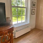 Beautiful Renovated Πανσιόν