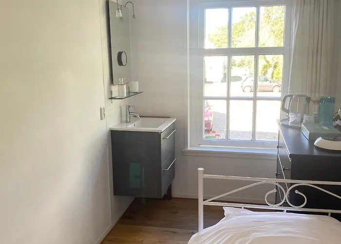 Beautiful Renovated 게스트하우스 *